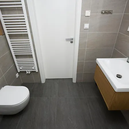 65m2 -premium With Own Parking * Praha